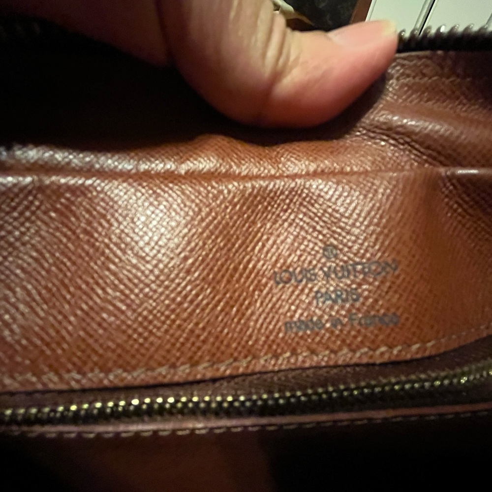 Louis Vuitton Nile Crossbody Bag - Picture 8 of 16
